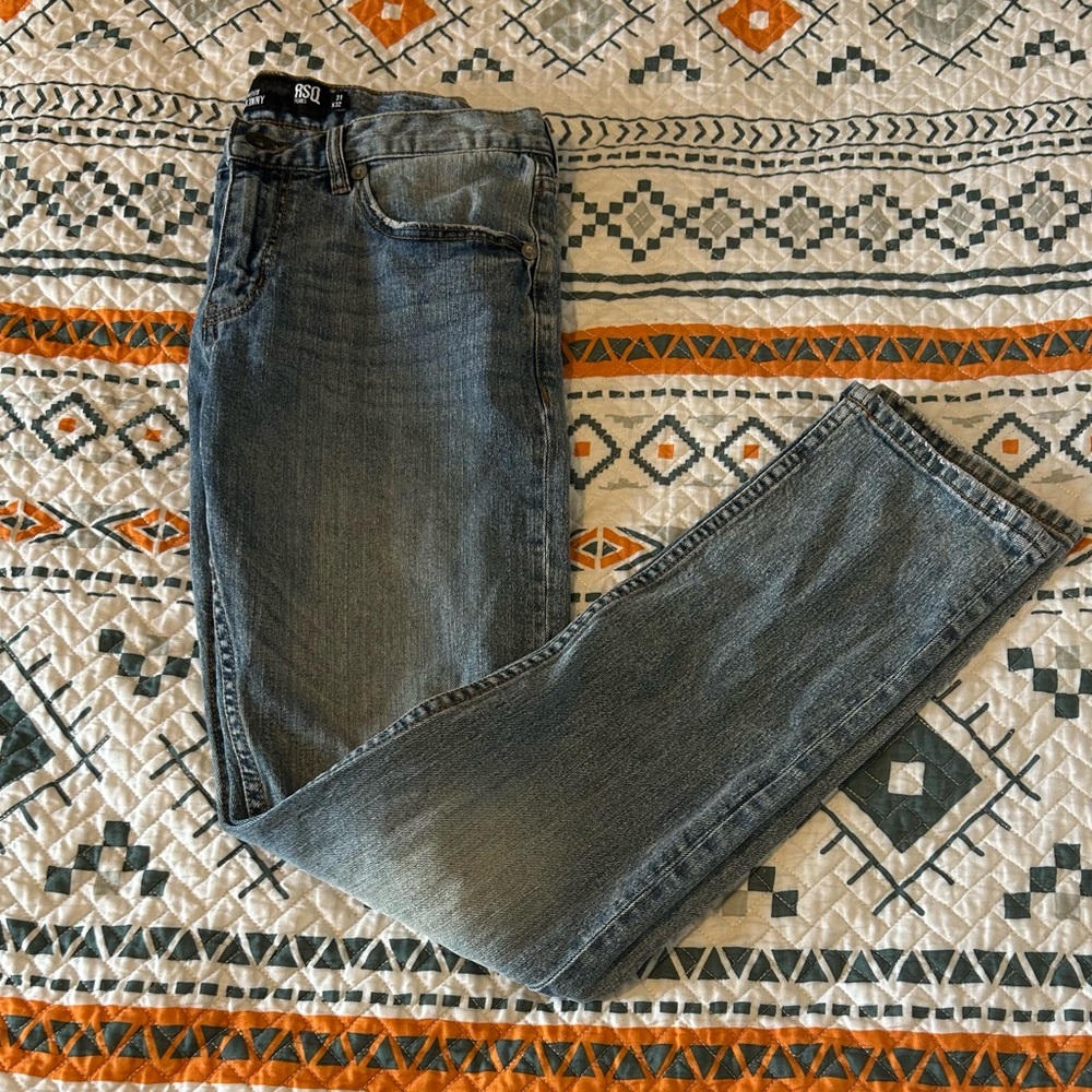 RSQ distressed denim jeans. 31/32 low rise women’s pants. #jeans #distressed